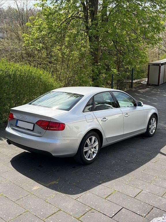 Gebraucht Audi A4 Ambiente 160 PS (117 kW) 2011 Silber Limousine