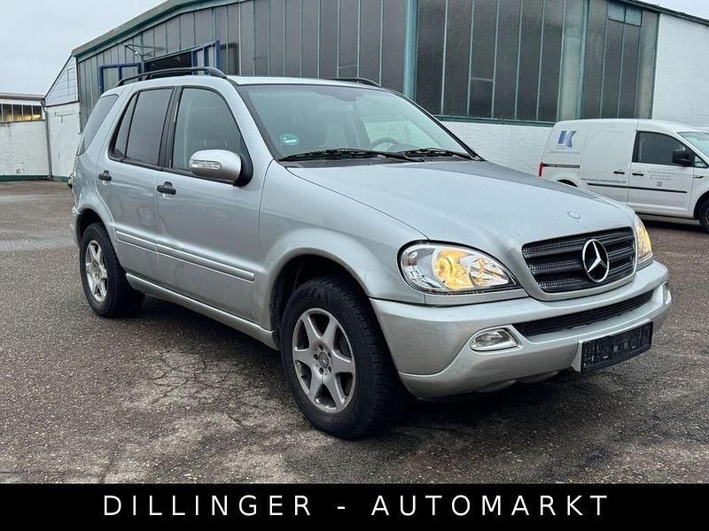 Gebraucht Mercedes ML270 163 PS (119 kW) 2004 Silber SUV