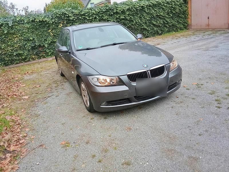 Grau Gebraucht 2007 BMW 320 Limousine | 2.850 € (Superpreis) - Bild 1/4
