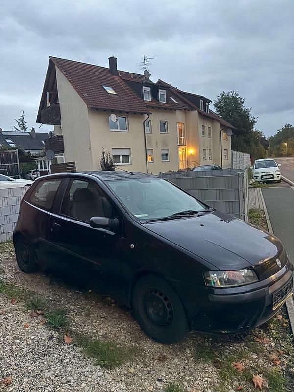 Schwarz Gebraucht 2000 Fiat Punto Kleinwagen | 700 € (Fairer Preis) - Bild 1/4