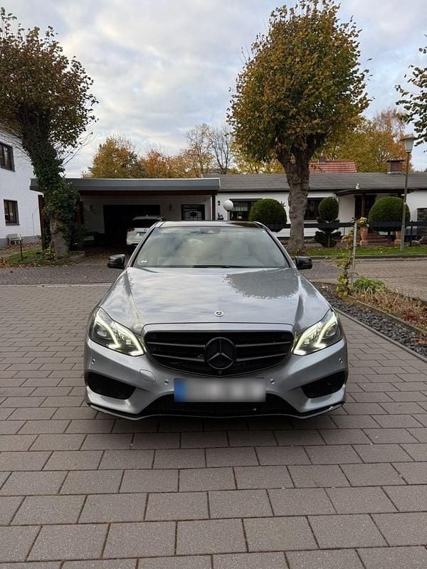 Gebraucht Mercedes E500 Avantgarde 408 PS (300 kW) 2013 Grau Limousine