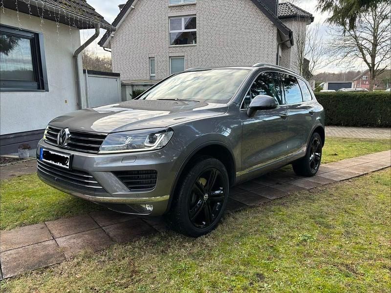 Grau Gebraucht 2016 VW Touareg Executive SUV | 21.100 € (Fairer Preis) - Bild 1/4