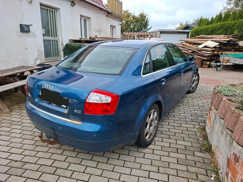 Blau Gebraucht 2004 Audi A4 Limousine | 800 € (Superpreis) - Bild 1/4