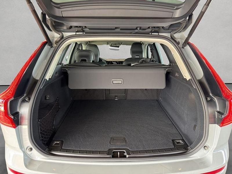 Gebraucht Volvo XC60 Core 250 PS (183 kW) 2024 Vapour grey SUV