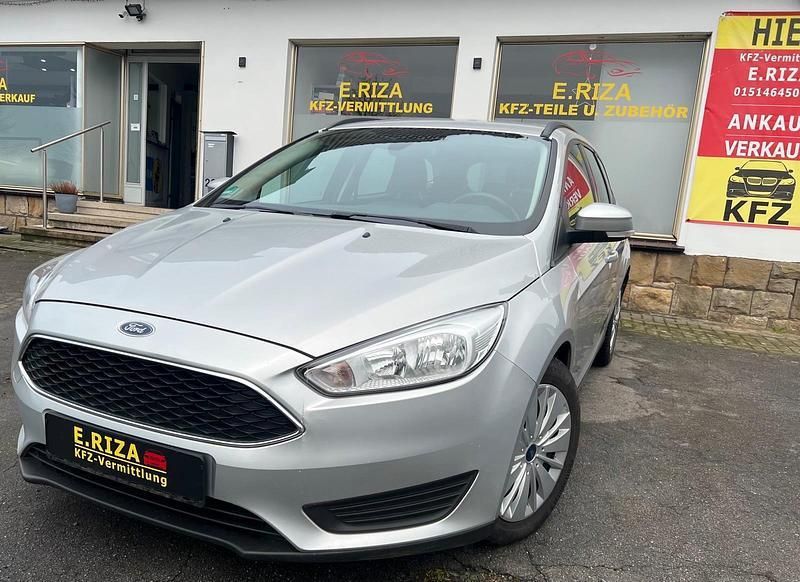 Grau Gebraucht 2016 Ford Focus Kombi | 6.699 € (Fairer Preis) - Bild 1/4
