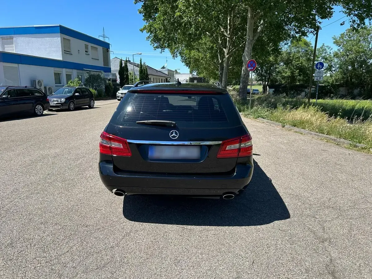 Gebraucht Mercedes E350 265 PS (194 kW) 2011 Schwarz Kombi