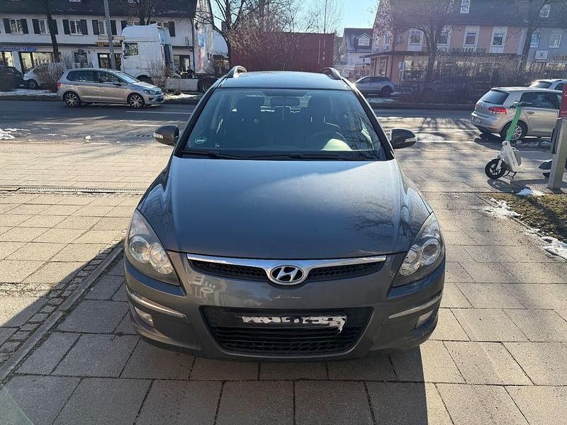 Gebraucht Hyundai i30 Comfort 126 PS (92 kW) 2010 Grau Kombi
