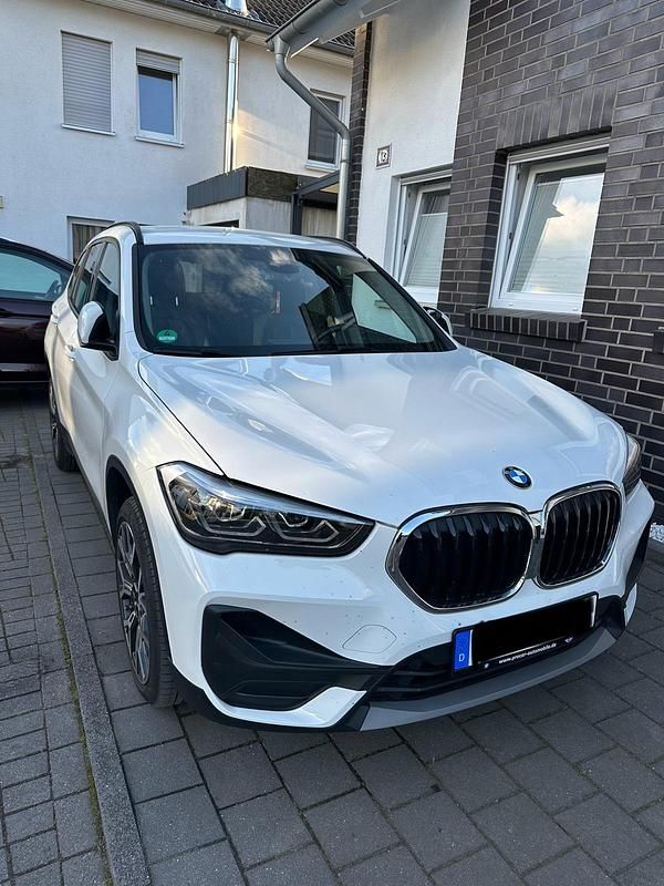 Weiß Gebraucht 2020 BMW X1 Advantage SUV | 20.999 € (Etwas zu teuer) - Bild 1/4