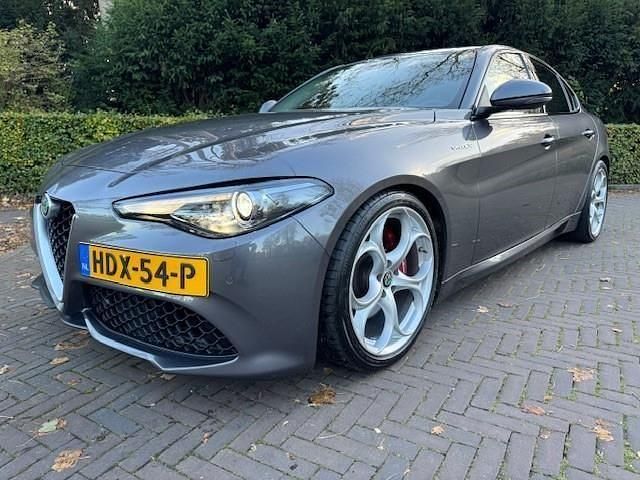 Grau Gebraucht 2019 Alfa Romeo Giulia Veloce Limousine | 28.898 € (Fairer Preis) - Bild 1/4