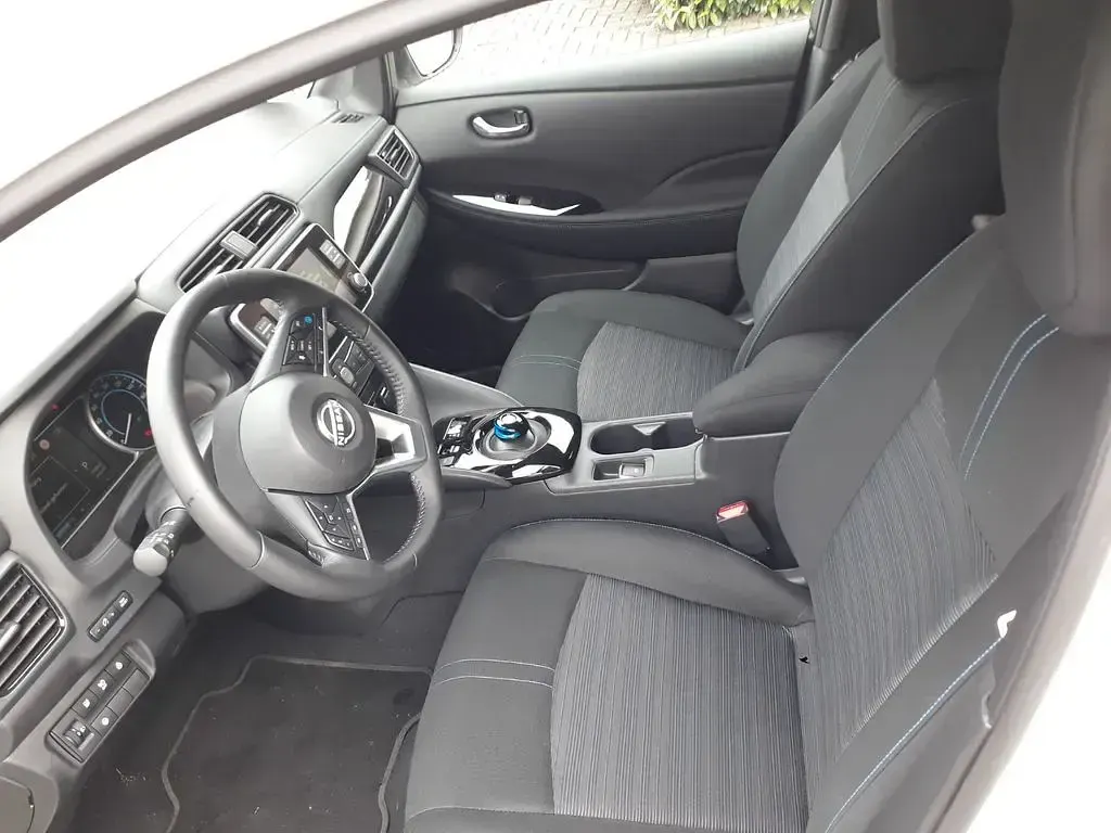 Gebraucht Nissan Leaf N-Connecta 160 kW (218 PS) 2023 Weiß Kleinwagen
