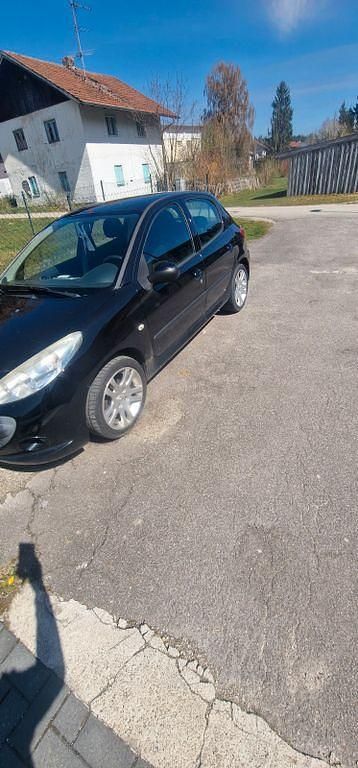 Gebraucht Peugeot 206 73 PS (53 kW) 2011 Schwarz Limousine