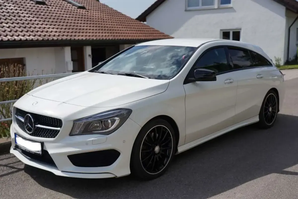 Gebraucht Mercedes CLA220 177 PS (130 kW) 2015 Weiß Limousine