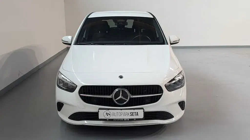 Gebraucht Mercedes B220 190 PS (139 kW) 2023 Weiß Kleinwagen