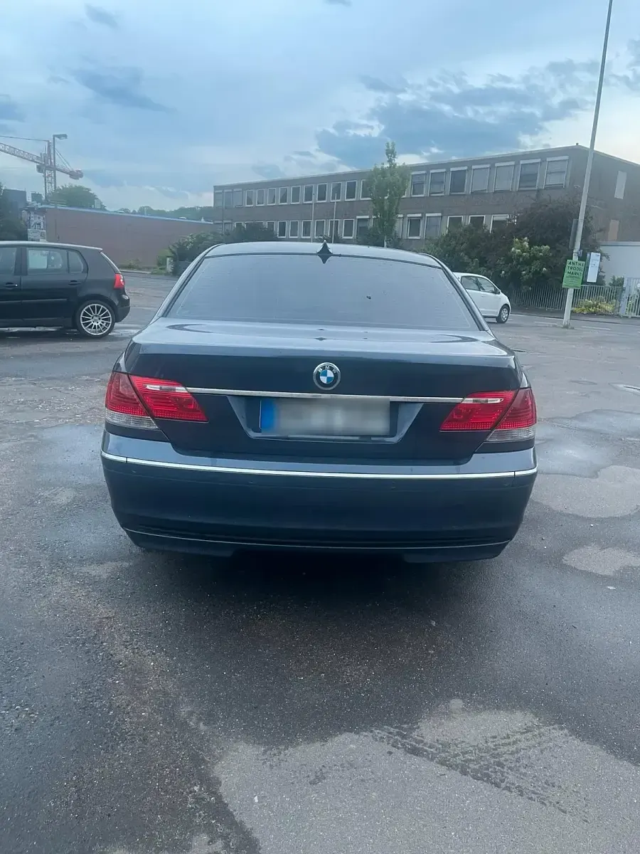 Second-hand BMW 730 2006 Albastru Berlinǎ
