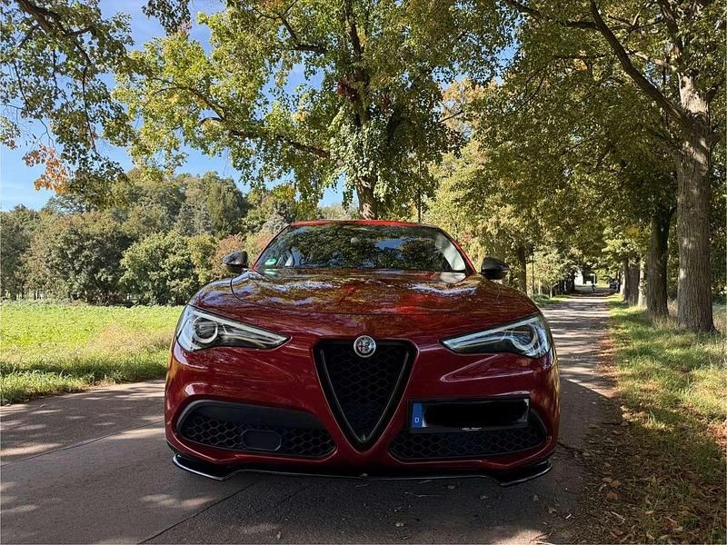 Gebraucht 2017 Alfa Romeo Stelvio Super SUV | 19.000 € (Fairer Preis) - Bild 1/4