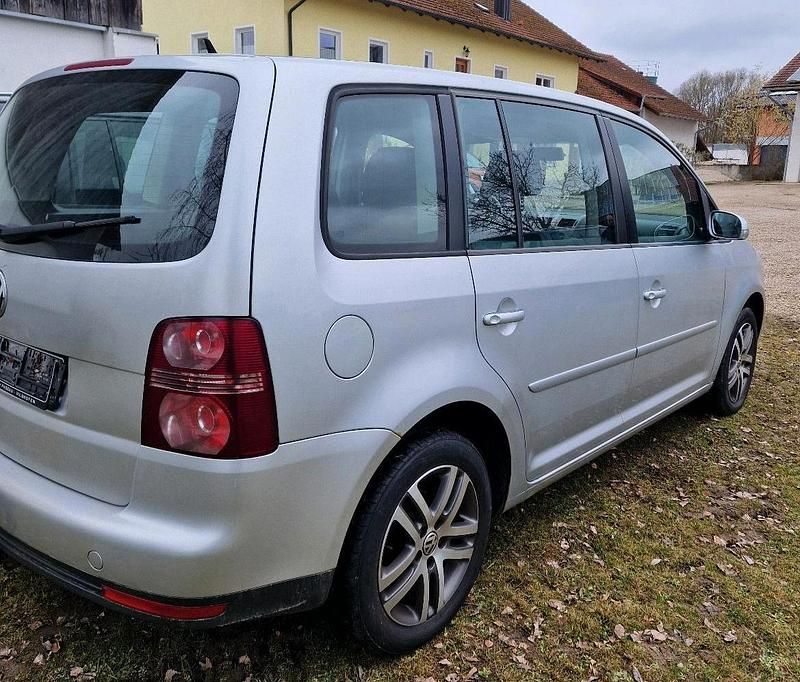 Gebraucht VW Touran 105 PS (77 kW) 2009 Grau Van / Kleinbus