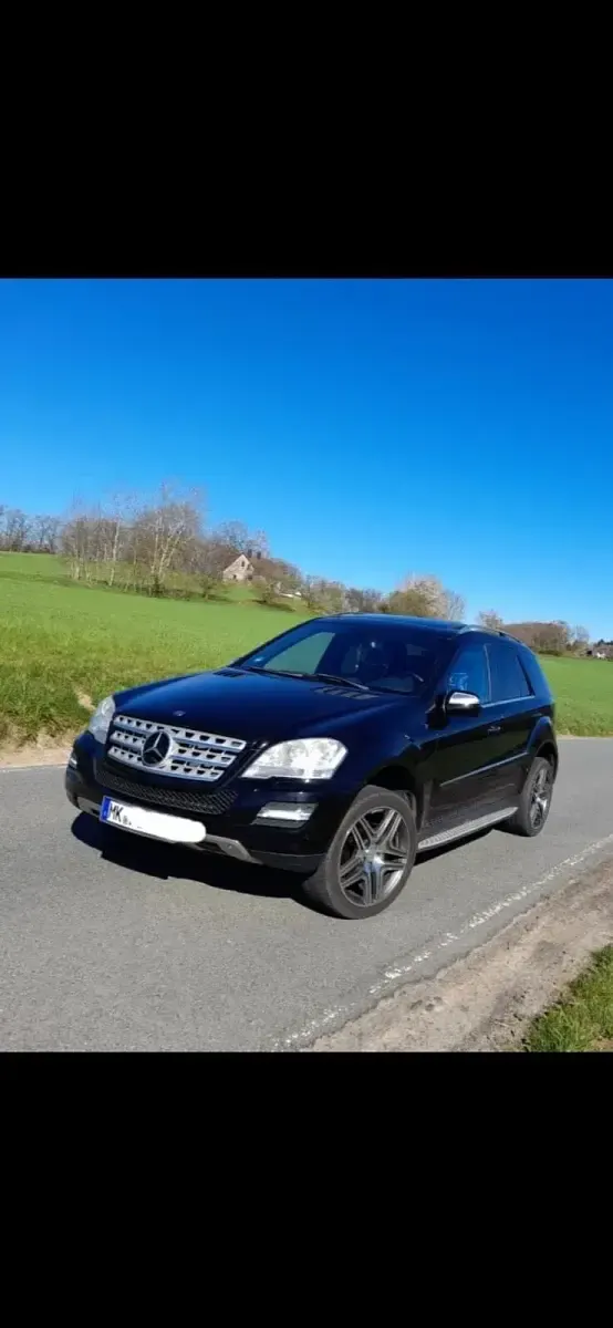 Second-hand Mercedes ML320 224 CP (164 kW) 2009 Negru SUV