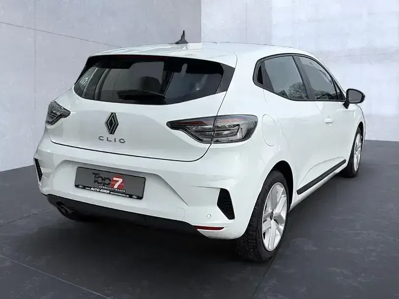 Begagnad Renault Clio V Evolution 67 HK (49 kW) 2024 Vit Sedan