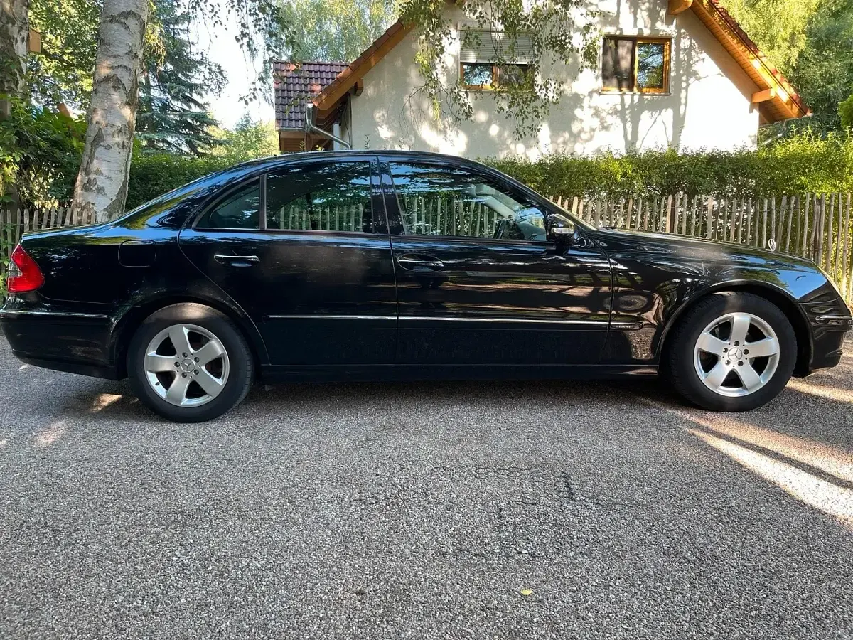 Gebraucht Mercedes E220 170 PS (125 kW) 2008 Schwarz Limousine