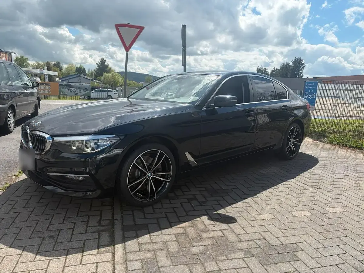 Używany BMW 520 190 KM (139 kW) 2018 Czarny Sedan/Limuzyna