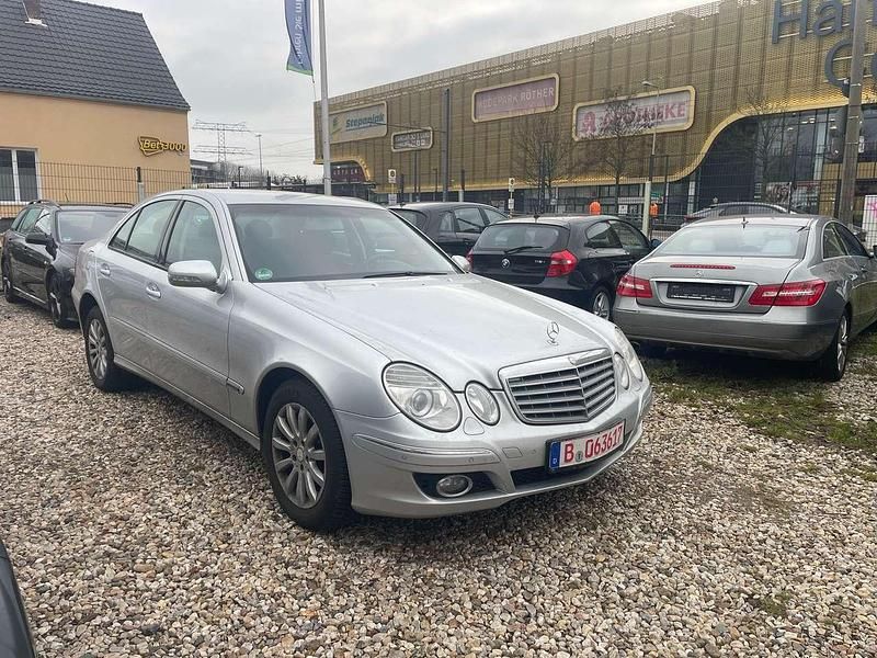 Gebraucht Mercedes E220 Elegance 170 PS (125 kW) 2007 Iridiumsilber met. Limousine