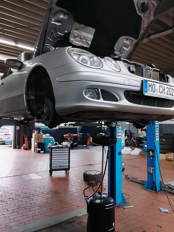 Gebraucht Mercedes E200 2006 Silber Limousine