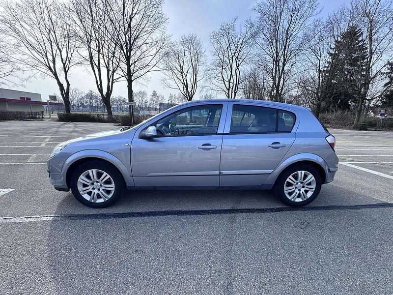 Gebraucht Opel Astra 136 PS (100 kW) 2006 Limousine