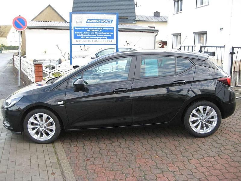 Schwarz Gebraucht 2019 Opel Astra Limousine | 10.700 € (Fairer Preis) - Bild 1/4