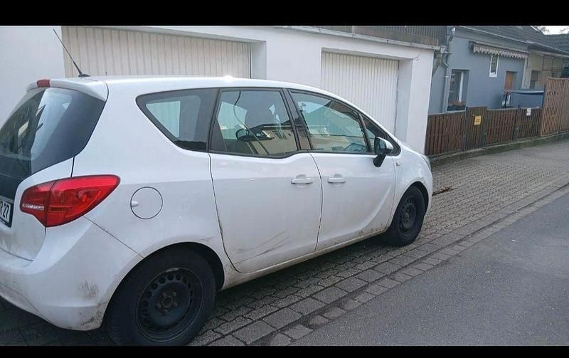 Gebraucht Opel Meriva Active 101 PS (74 kW) 2014 Weiß Van / Kleinbus