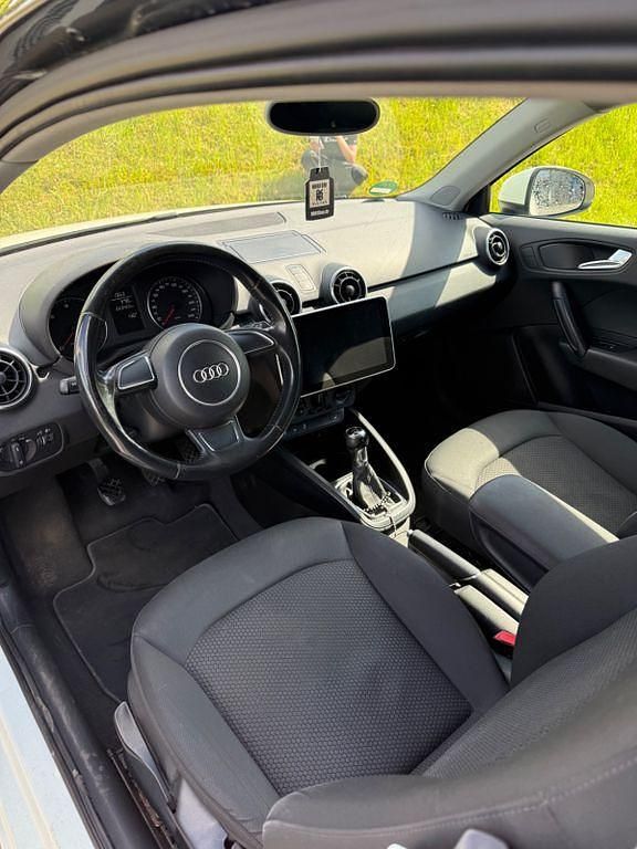 Gebraucht Audi A1 Ambition 105 PS (77 kW) 2011 Weiß Kleinwagen