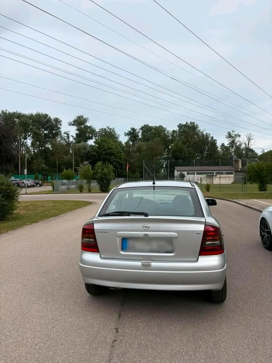 Gebraucht Opel Astra 84 PS (61 kW) 2002 Silber Kleinwagen