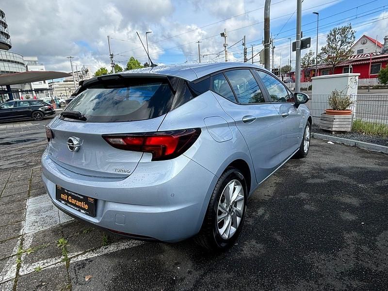 Gebraucht Opel Astra Edition 101 PS (74 kW) 2015 Silber Kleinwagen