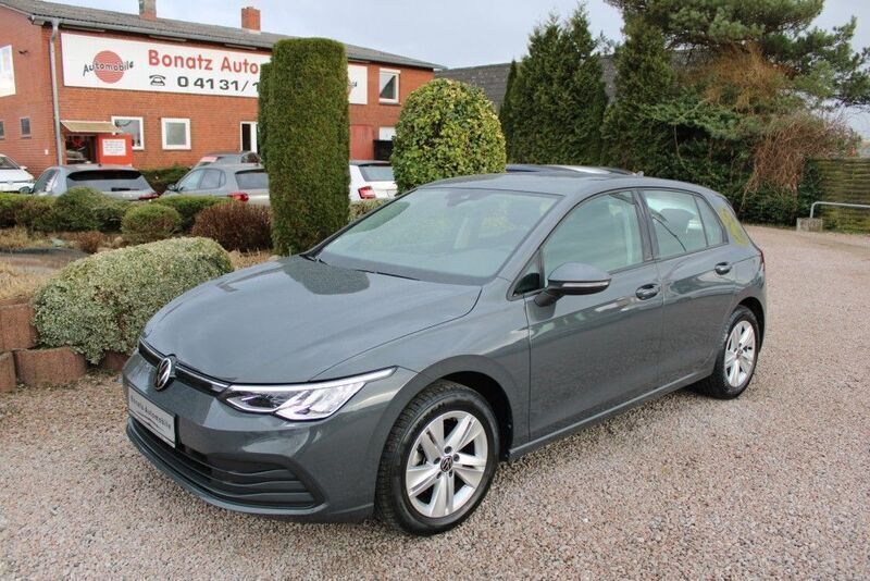 Grau Gebraucht 2021 VW Golf VIII Life Limousine | 22.980 € (Fairer Preis) - Bild 1/4