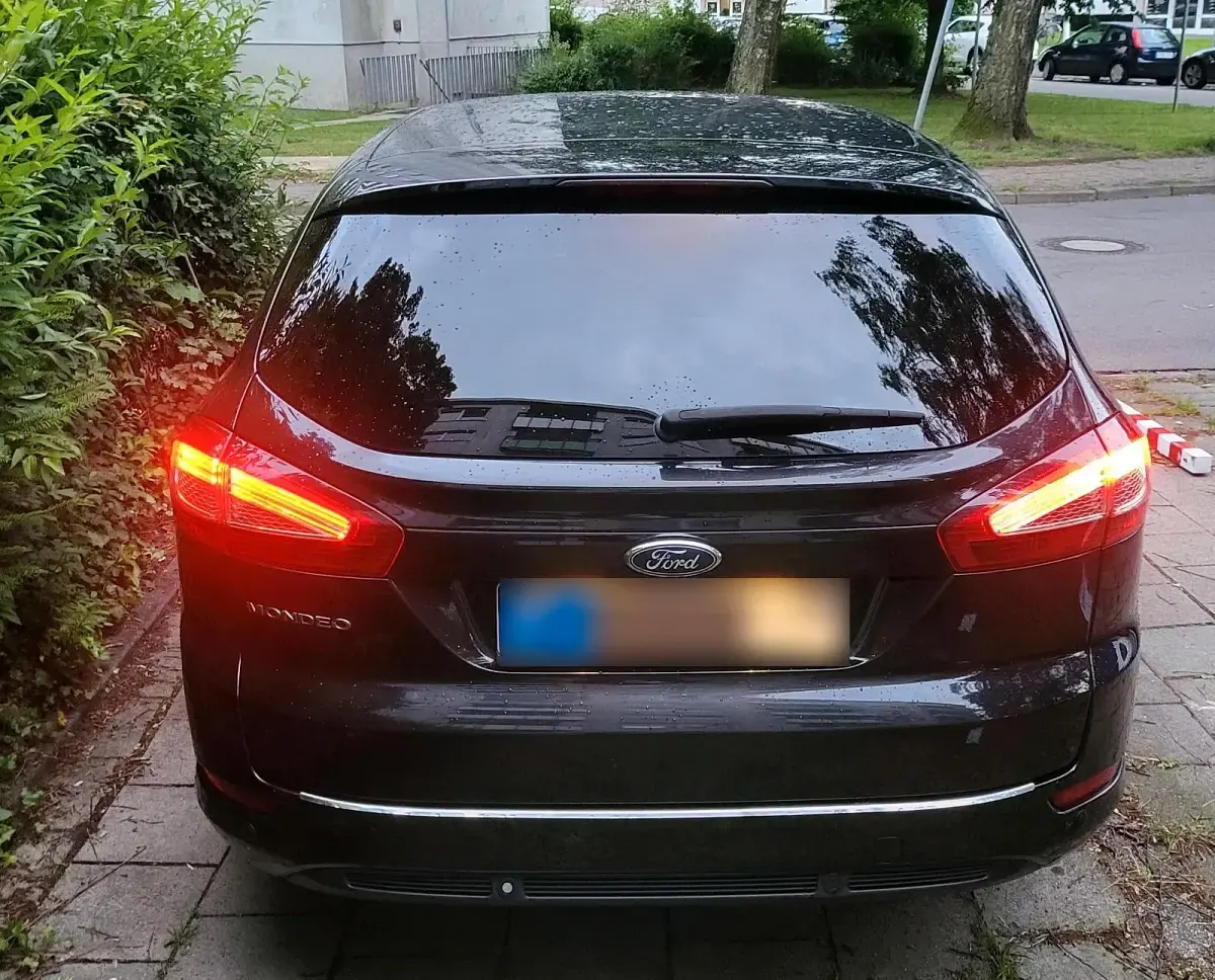 Gebraucht Ford Mondeo 163 PS (119 kW) 2011 Schwarz Kombi