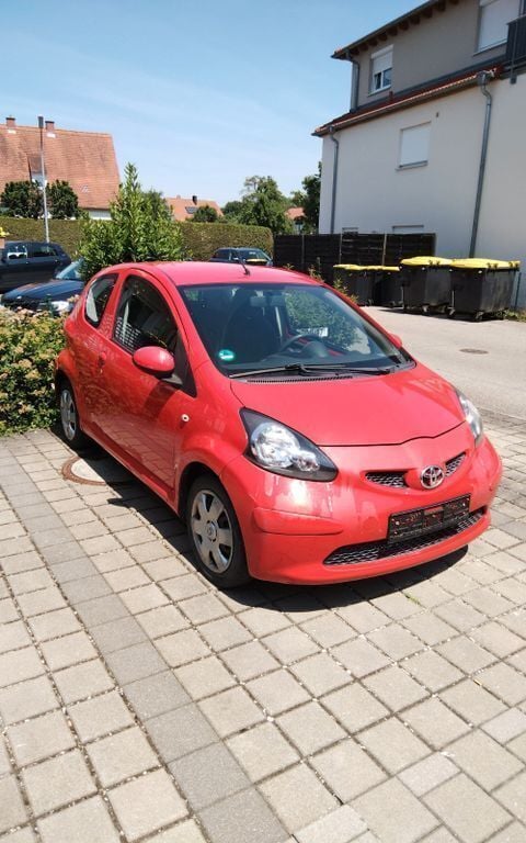 Rot Gebraucht 2007 Toyota Aygo Kleinwagen | 1.600 € (Guter Preis) - Bild 1/4
