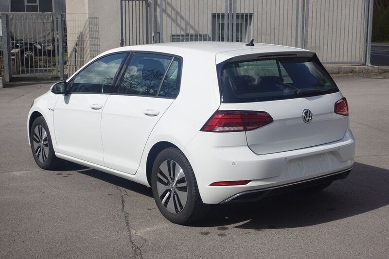 Gebraucht VW e-Golf 100 kW (136 PS) 2020 Pure white Kleinwagen