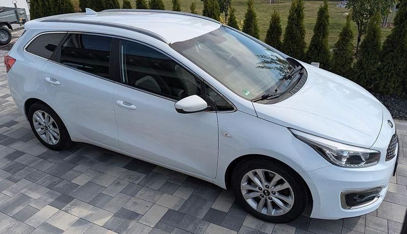 Weiß Gebraucht 2018 Kia Ceed Sportswagon DREAM-TEAM Edition Kombi | 8.000 € (Guter Preis) - Bild 1/4