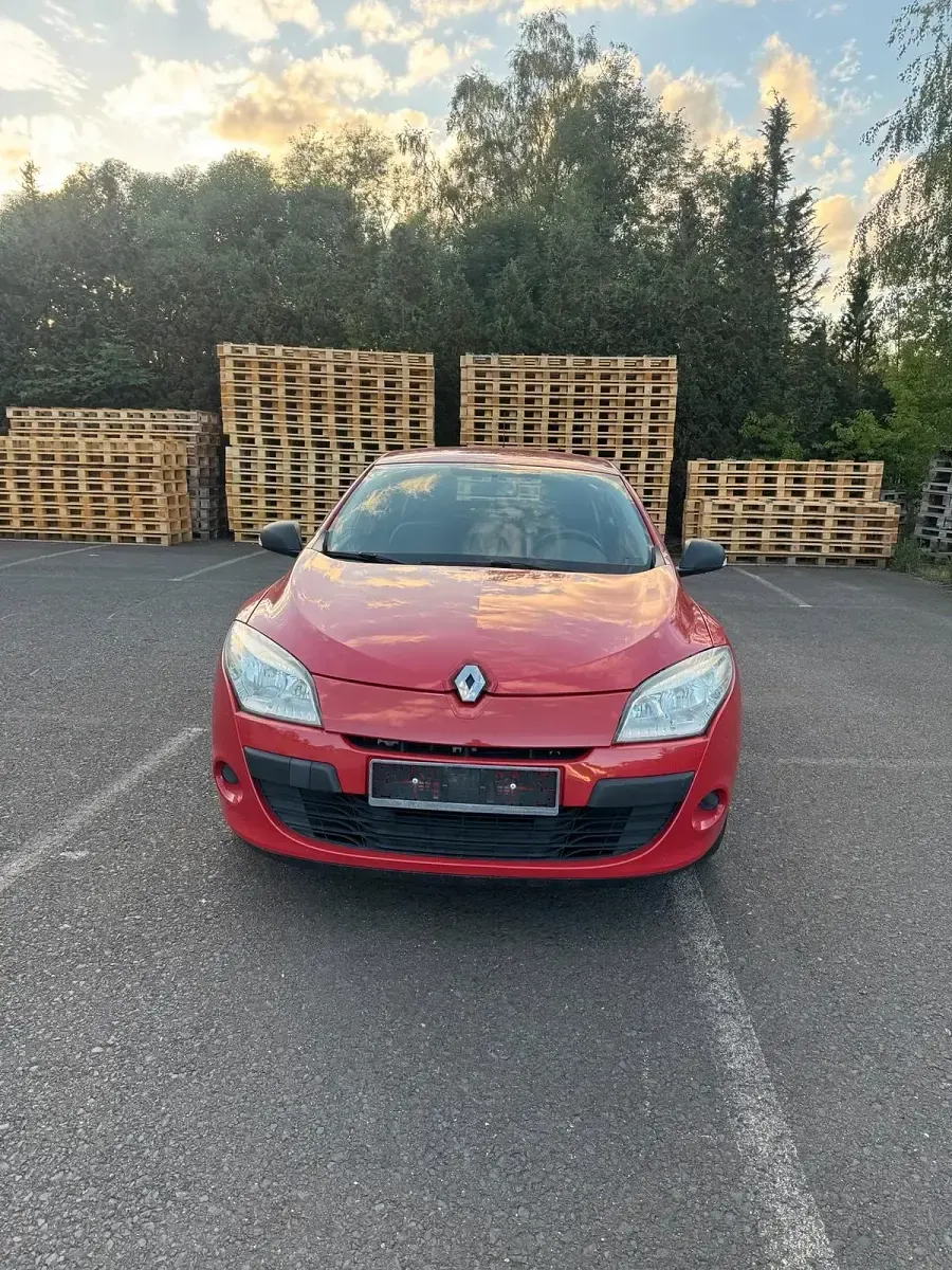 Gebraucht Renault Mégane 101 PS (74 kW) 2011 Rot Limousine