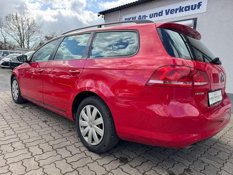 Gebraucht VW Passat Trendline 105 PS (77 kW) 2012 Rot Kombi
