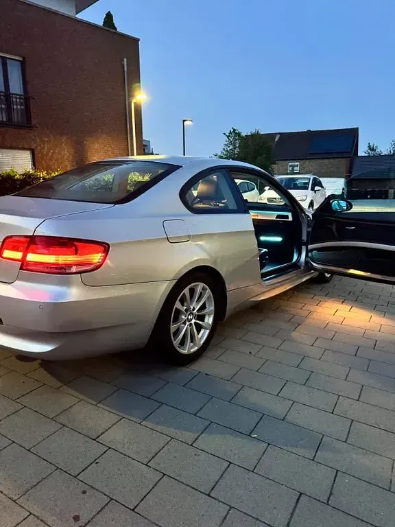 Gebraucht BMW 320 Performance 170 PS (125 kW) 2009 Silber Coupé