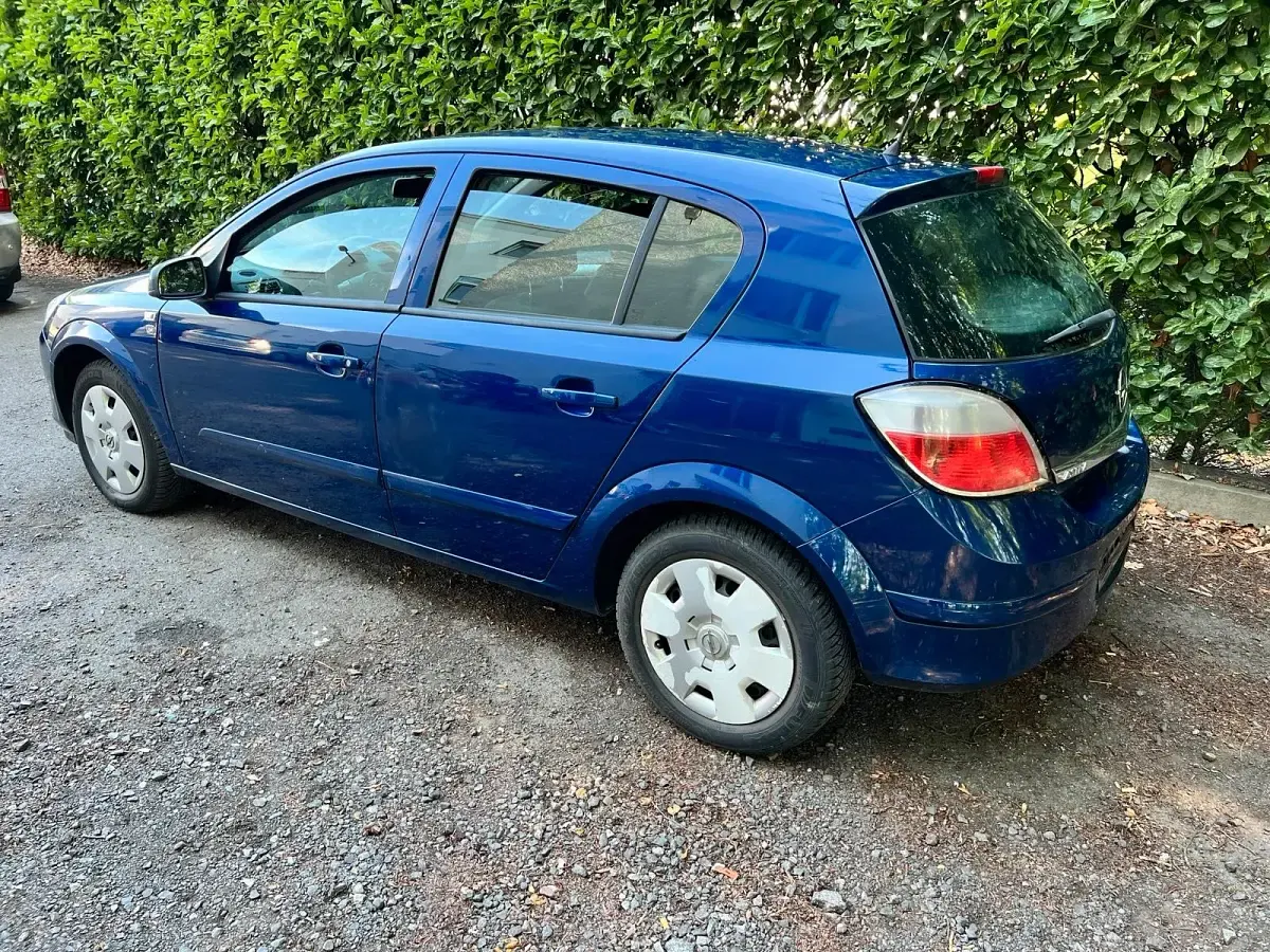 Gebraucht Opel Astra 105 PS (77 kW) 2005 Blau Kombi
