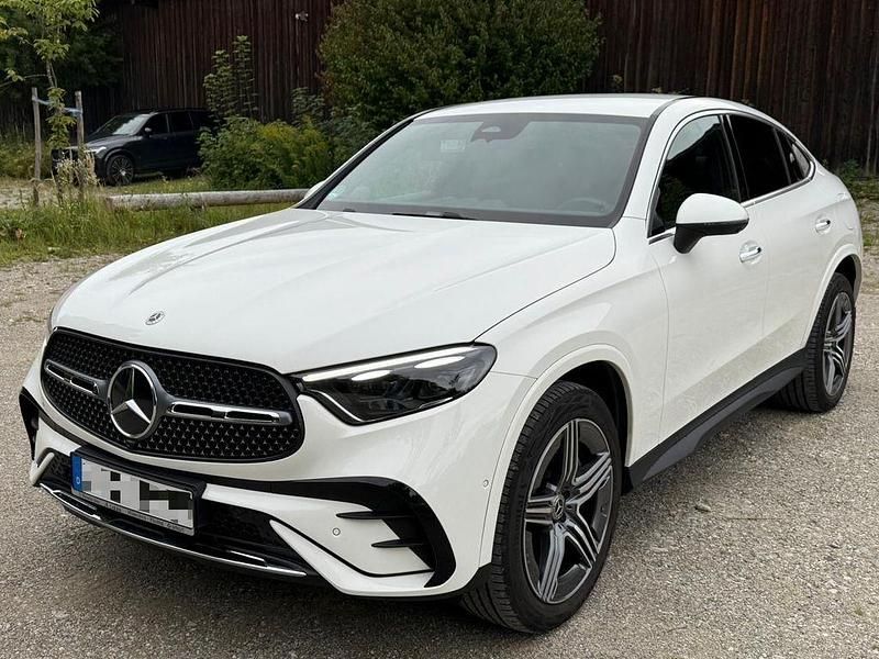 Weiß Gebraucht 2025 Mercedes GLC300e Coupé | 64.900 € (Superpreis) - Bild 1/4