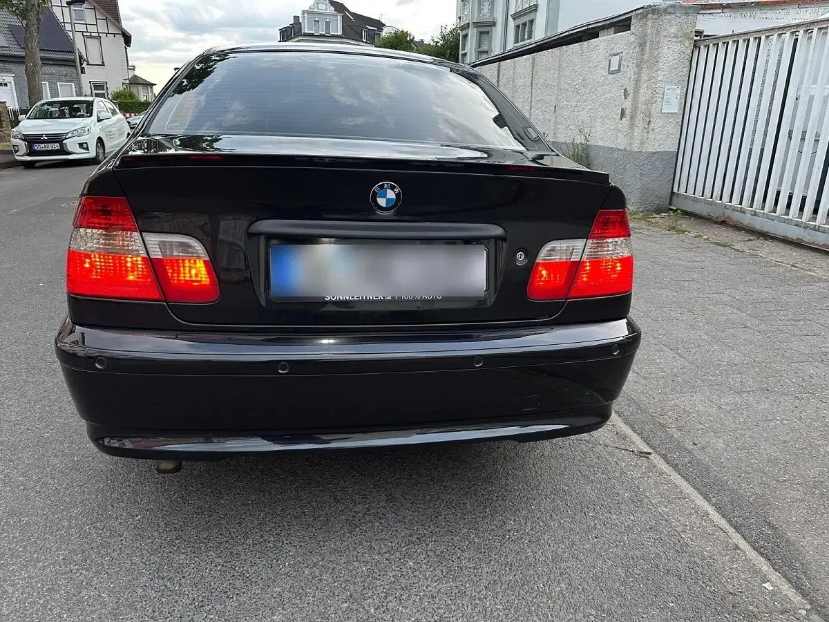 Gebraucht BMW 320 150 PS (110 kW) 2004 Schwarz Limousine