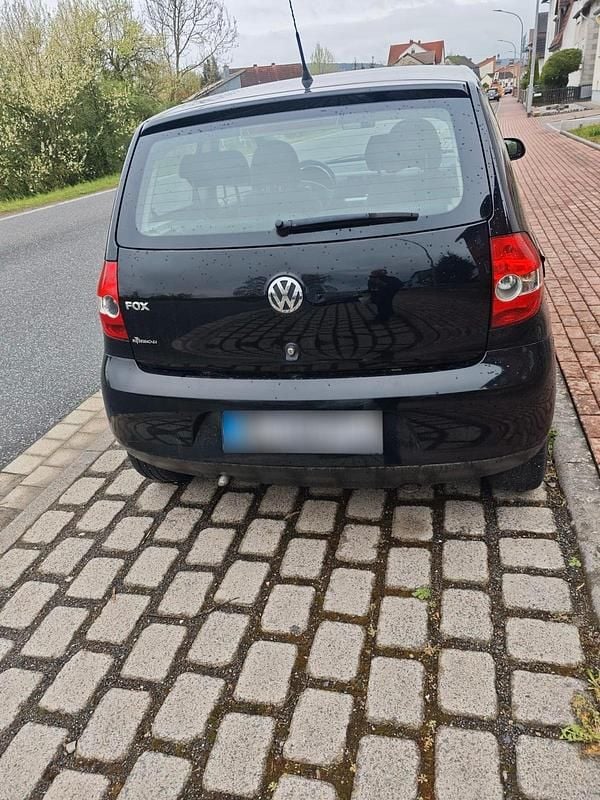 Gebraucht VW Fox 55 PS (40 kW) 2009 Schwarz Kleinwagen