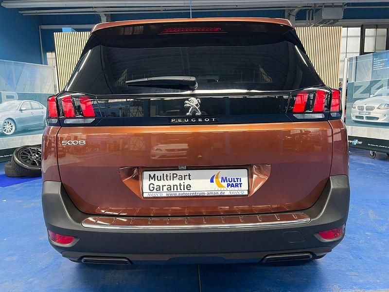 Gebraucht Peugeot 5008 Allure 131 PS (96 kW) 2022 Braun SUV