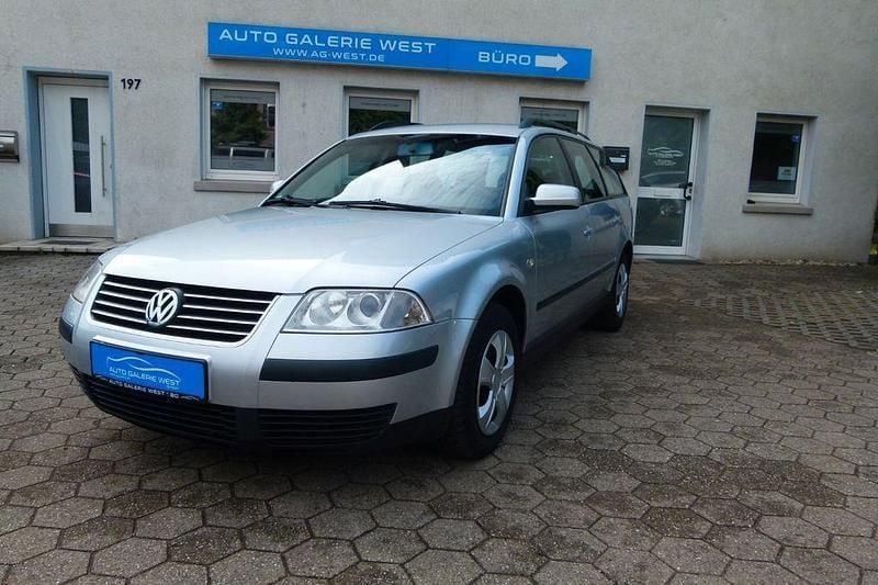 Silber Gebraucht 2002 VW Passat Basis Kombi | 1.990 € (Fairer Preis) - Bild 1/4