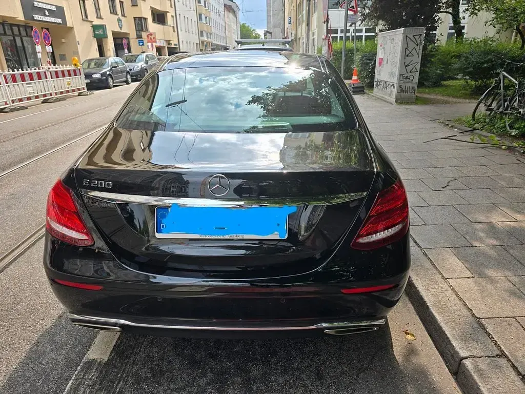 Gebraucht Mercedes E200 Avantgarde 184 PS (135 kW) 2017 Schwarz Limousine