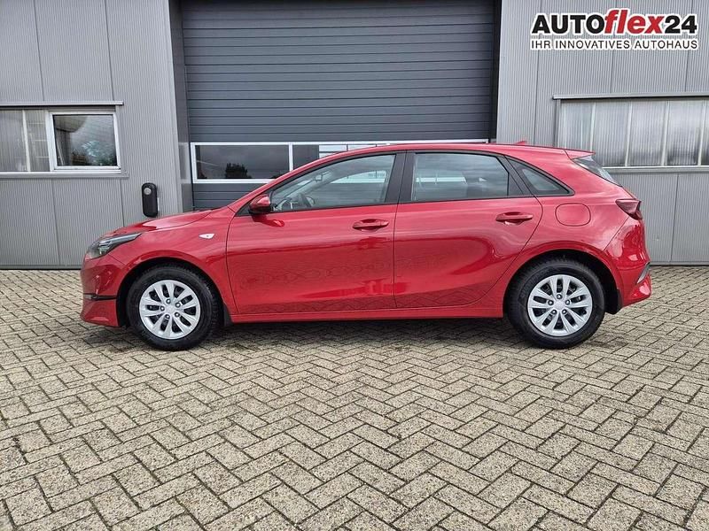 Infrarot metallic Neu 2025 Kia Ceed Vision Limousine | 23.490 € (Guter Preis) - Bild 1/4