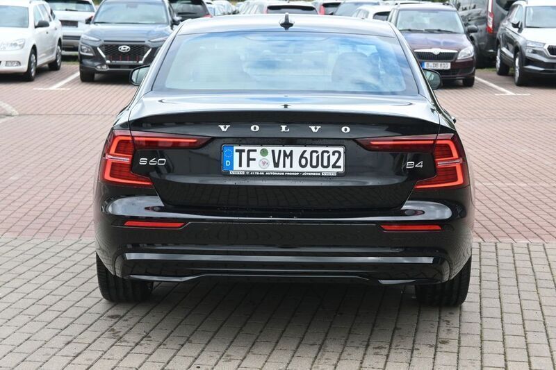 Gebraucht Volvo S60 Plus 197 PS (144 kW) 2023 Onyx black / metallic Limousine