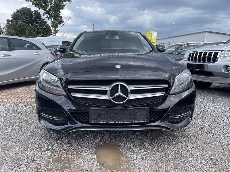 Obsidianschwarz Gebraucht 2015 Mercedes C220 Limousine | 11.800 € (Superpreis) - Bild 1/4